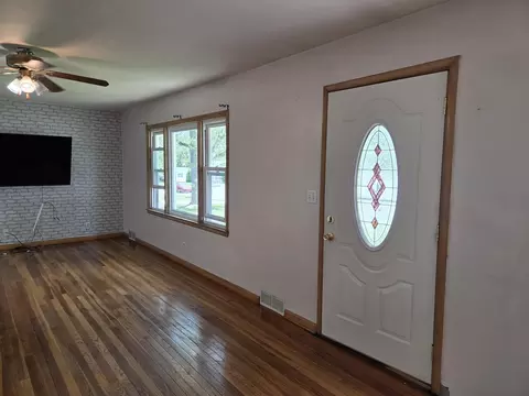 Living - 402 E Russell Rd, Sidney, OH 45365 photo 1 of 6