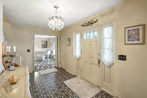 Entry Way - 3436 Cambridge Dr, Springfield, OH 45503 photo 1 of 6