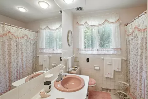 Bath - 3436 Cambridge Dr, Springfield, OH 45503 photo 5 of 5