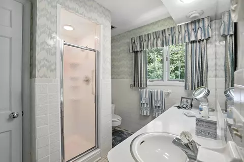 Bath - 3436 Cambridge Dr, Springfield, OH 45503 photo 3 of 5