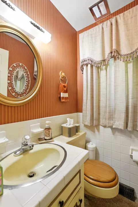 Bath - 3436 Cambridge Dr, Springfield, OH 45503 photo 2 of 5