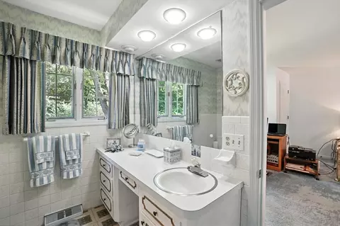 Bath - 3436 Cambridge Dr, Springfield, OH 45503 photo 4 of 5