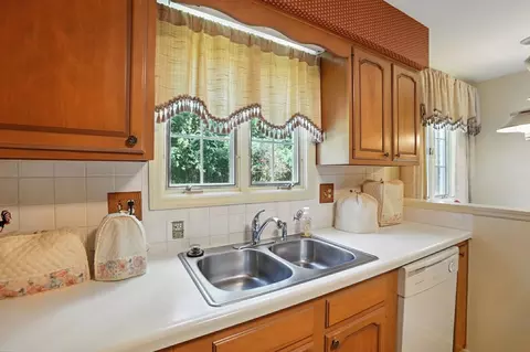 Kitchen - 3436 Cambridge Dr, Springfield, OH 45503 photo 4 of 6