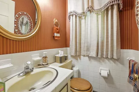 Bath - 3436 Cambridge Dr, Springfield, OH 45503 photo 1 of 5