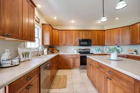 Kitchen - 3025 Aubree Ln, Springfield, OH 45502 photo 7 of 8