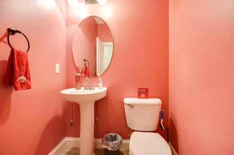 Bath - 3025 Aubree Ln, Springfield, OH 45502 photo 1 of 2