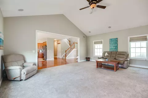 Living - 3025 Aubree Ln, Springfield, OH 45502 photo 4 of 8