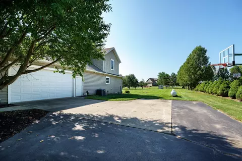 Exterior - 3025 Aubree Ln, Springfield, OH 45502 photo 4 of 13
