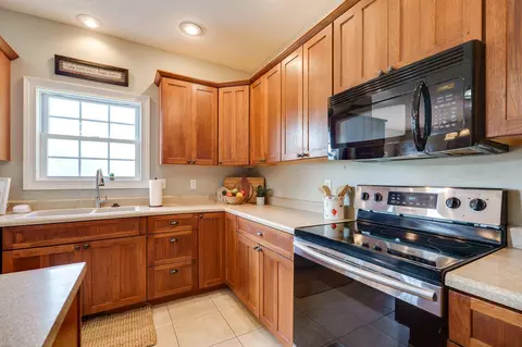 Kitchen - 3025 Aubree Ln, Springfield, OH 45502 photo 8 of 8