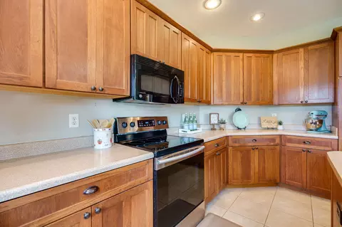 Kitchen - 3025 Aubree Ln, Springfield, OH 45502 photo 5 of 8