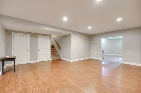 Living - 3025 Aubree Ln, Springfield, OH 45502 photo 6 of 8