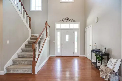 Entry Way - 3025 Aubree Ln, Springfield, OH 45502 photo 2 of 3