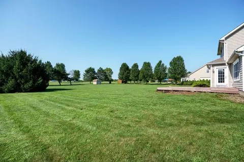 Exterior - 3025 Aubree Ln, Springfield, OH 45502 photo 7 of 13