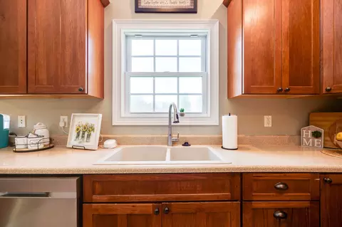 Kitchen - 3025 Aubree Ln, Springfield, OH 45502 photo 4 of 8