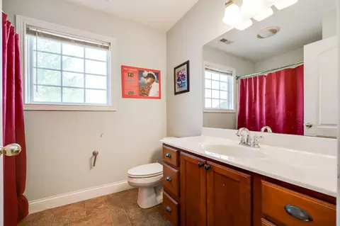 Bath - 3025 Aubree Ln, Springfield, OH 45502 photo 2 of 2