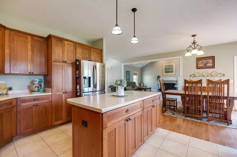Kitchen - 3025 Aubree Ln, Springfield, OH 45502 photo 6 of 8
