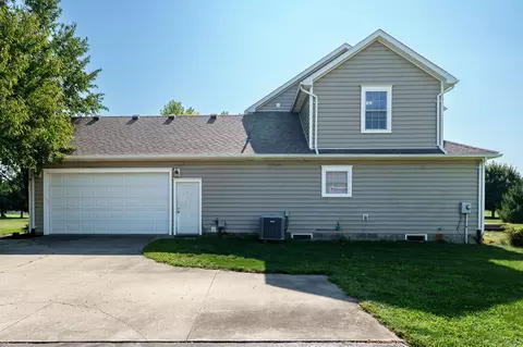 Exterior - 3025 Aubree Ln, Springfield, OH 45502 photo 5 of 13