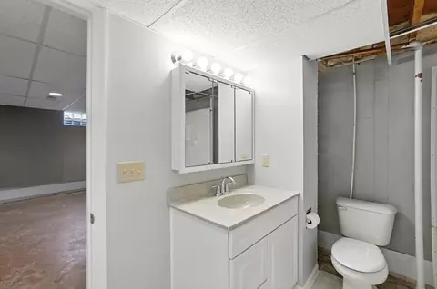 Bath - 1109 Student Ave, Springfield, OH 45503 photo 3 of 3