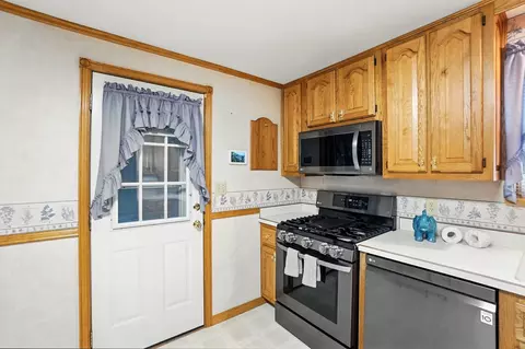 Kitchen - 1109 Student Ave, Springfield, OH 45503 photo 3 of 4
