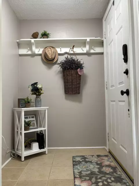 Entry Way - 2800 Craig Rd, Springfield, OH 45502 photo 1 of 1