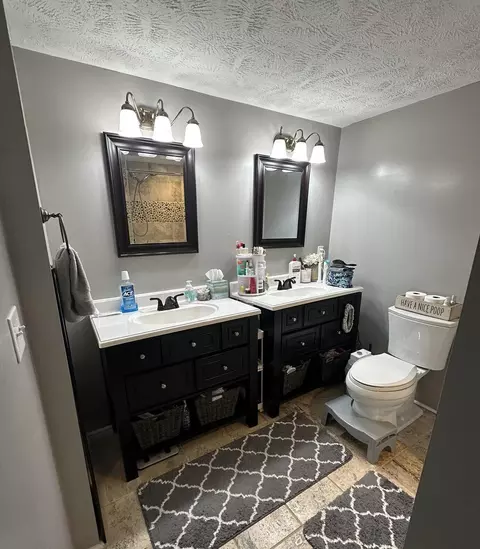 Bath - 2800 Craig Rd, Springfield, OH 45502 photo 3 of 6