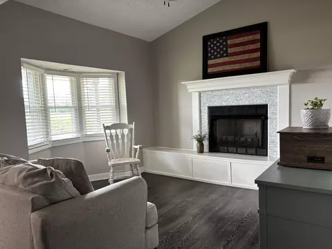 Living - 2800 Craig Rd, Springfield, OH 45502 photo 4 of 5
