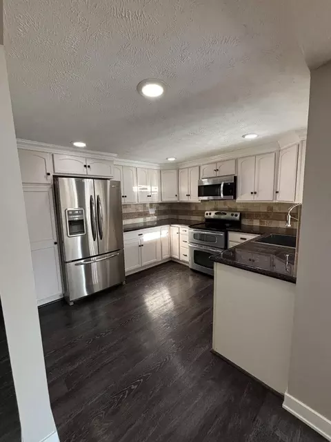 Kitchen - 2800 Craig Rd, Springfield, OH 45502 photo 2 of 2