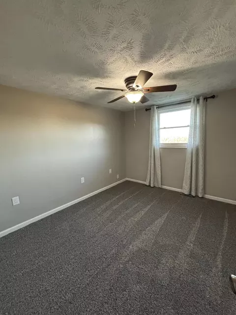 Bedroom - 2800 Craig Rd, Springfield, OH 45502 photo 2 of 4