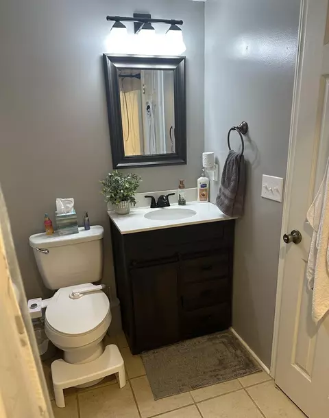 Bath - 2800 Craig Rd, Springfield, OH 45502 photo 1 of 6