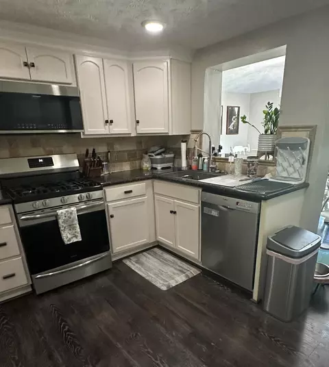 Kitchen - 2800 Craig Rd, Springfield, OH 45502 photo 1 of 2