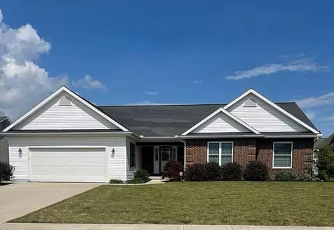 1802 Wildwood Ct, Wapakoneta, OH 45895