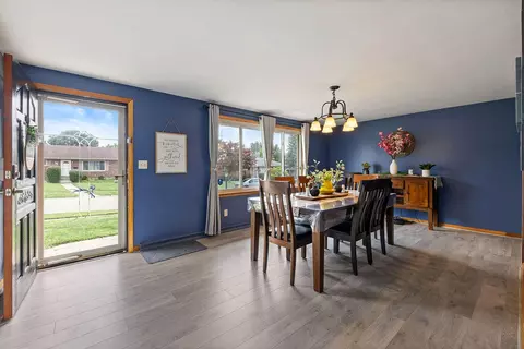 Dining - 4825 Chippendale Dr, Springfield, OH 45503 photo 3 of 4