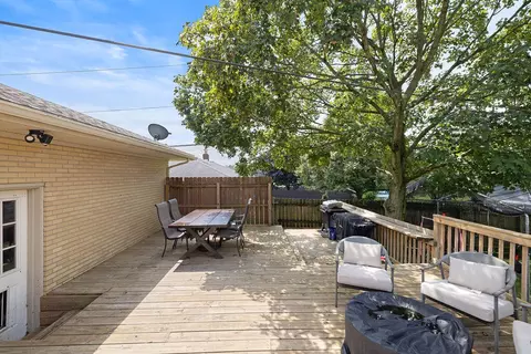 Exterior - 4825 Chippendale Dr, Springfield, OH 45503 photo 2 of 9