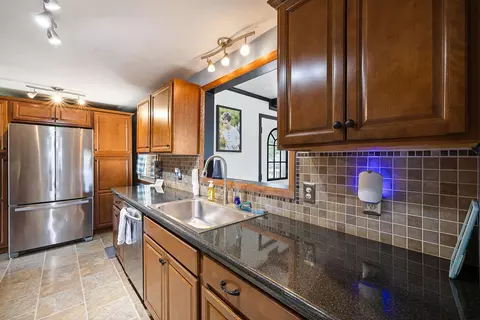 Kitchen - 4825 Chippendale Dr, Springfield, OH 45503 photo 3 of 4