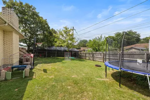 Exterior - 4825 Chippendale Dr, Springfield, OH 45503 photo 7 of 9