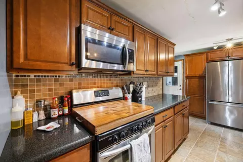 Kitchen - 4825 Chippendale Dr, Springfield, OH 45503 photo 4 of 4