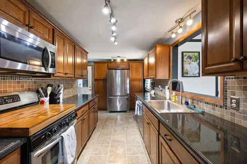 Kitchen - 4825 Chippendale Dr, Springfield, OH 45503 photo 1 of 4