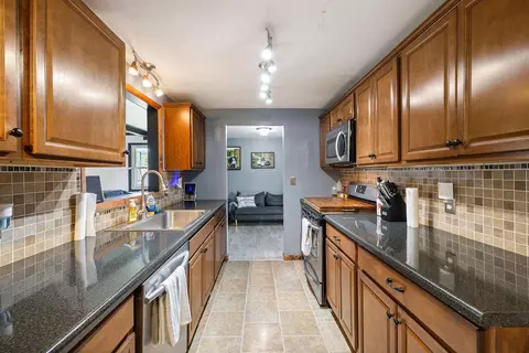 Kitchen - 4825 Chippendale Dr, Springfield, OH 45503 photo 2 of 4