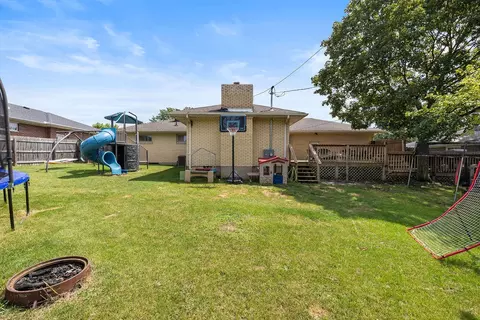 Exterior - 4825 Chippendale Dr, Springfield, OH 45503 photo 8 of 9