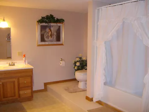 Bath - 801 Echo St, Celina, OH 45822 photo 4 of 4