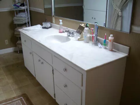 Bath - 801 Echo St, Celina, OH 45822 photo 1 of 4