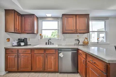 Kitchen - 2677 Carousel Dr, Springfield, OH 45503 photo 3 of 6