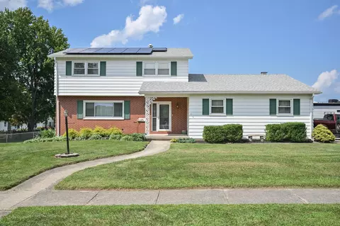 Exterior - 2677 Carousel Dr, Springfield, OH 45503 photo 2 of 13