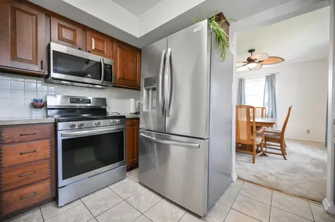 Kitchen - 2677 Carousel Dr, Springfield, OH 45503 photo 2 of 6