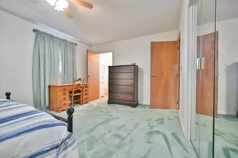 Bedroom - 2677 Carousel Dr, Springfield, OH 45503 photo 2 of 6