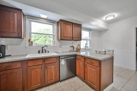 Kitchen - 2677 Carousel Dr, Springfield, OH 45503 photo 4 of 6