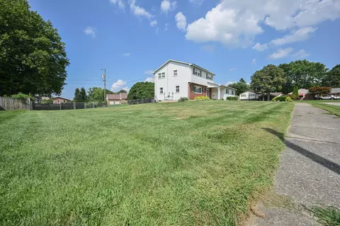 Exterior - 2677 Carousel Dr, Springfield, OH 45503 photo 11 of 13