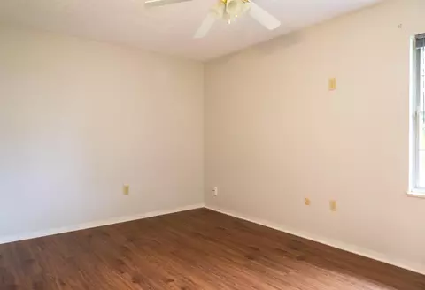 Bedroom - 2922 Derr Rd, Springfield, OH 45503 photo 3 of 4