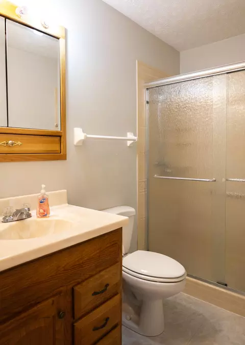 Bath - 2922 Derr Rd, Springfield, OH 45503 photo 1 of 1