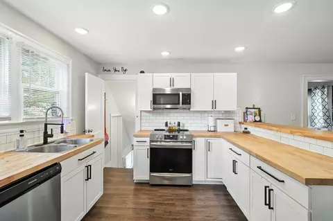 Kitchen - 319 Bellevue Ave, Springfield, OH 45503 photo 2 of 4